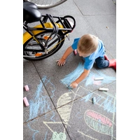 Kartonnen doosje met 6 kleuren stoepkrijt